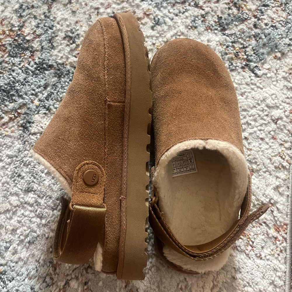 Ugg Goldenstar Clog Chestnut Size 7.5